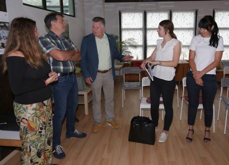 Predavanje o pravicah in dolžnostih na področju začasne zaščite razseljenih oseb iz Ukrajine v Občini Cerknica 01 Foto Ljubo Vukelič